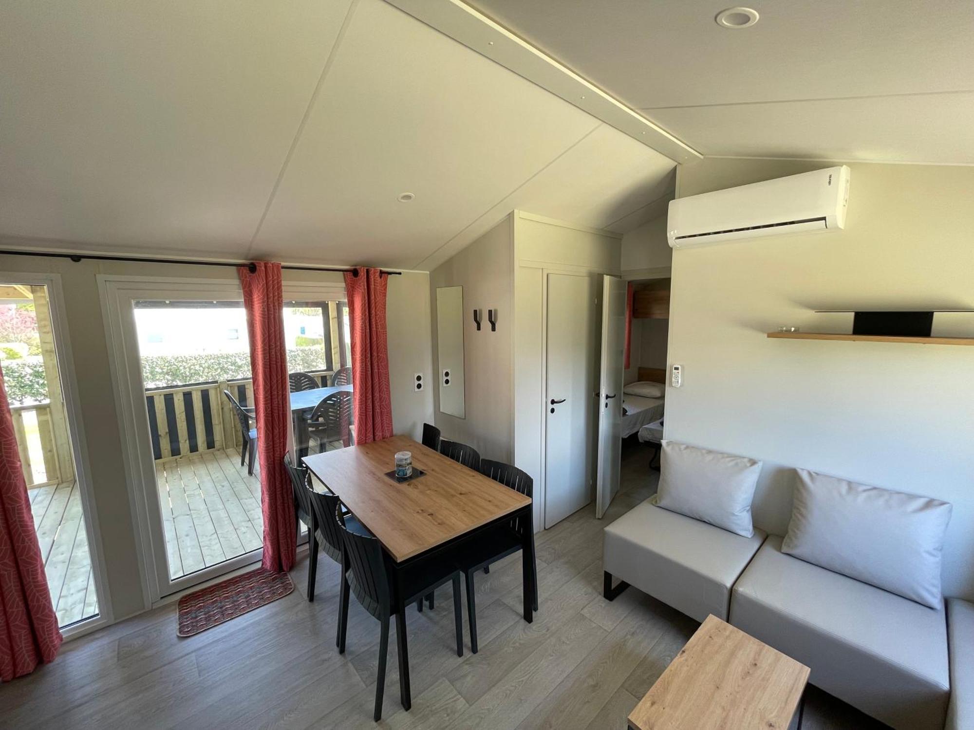 Camping Les Brillas Les Moutiers Exterior photo