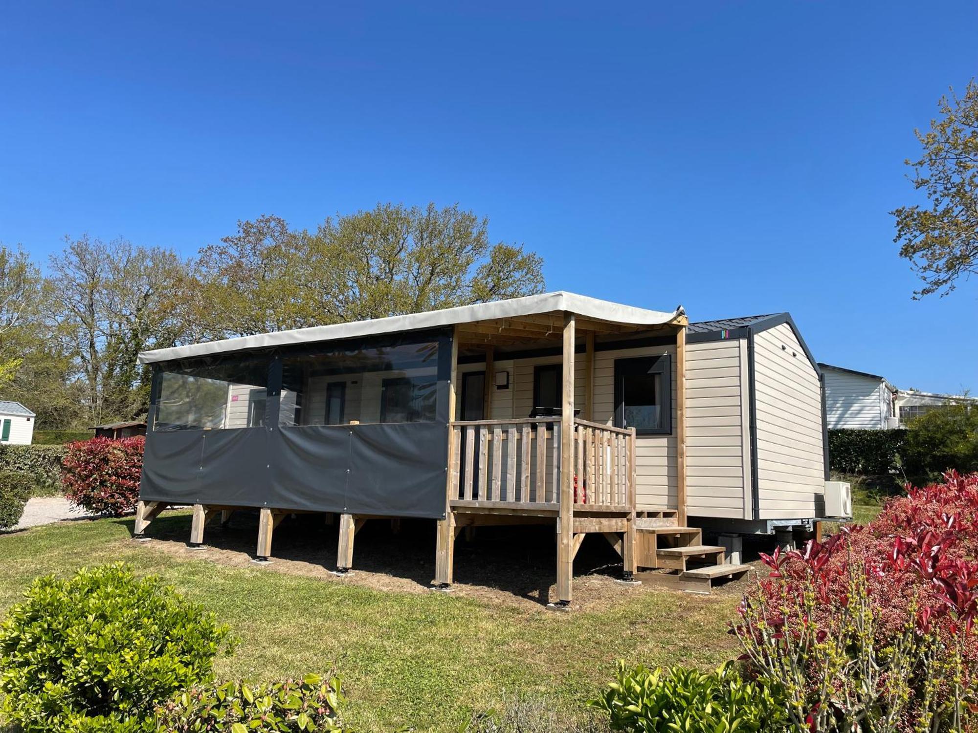 Camping Les Brillas Les Moutiers Exterior photo