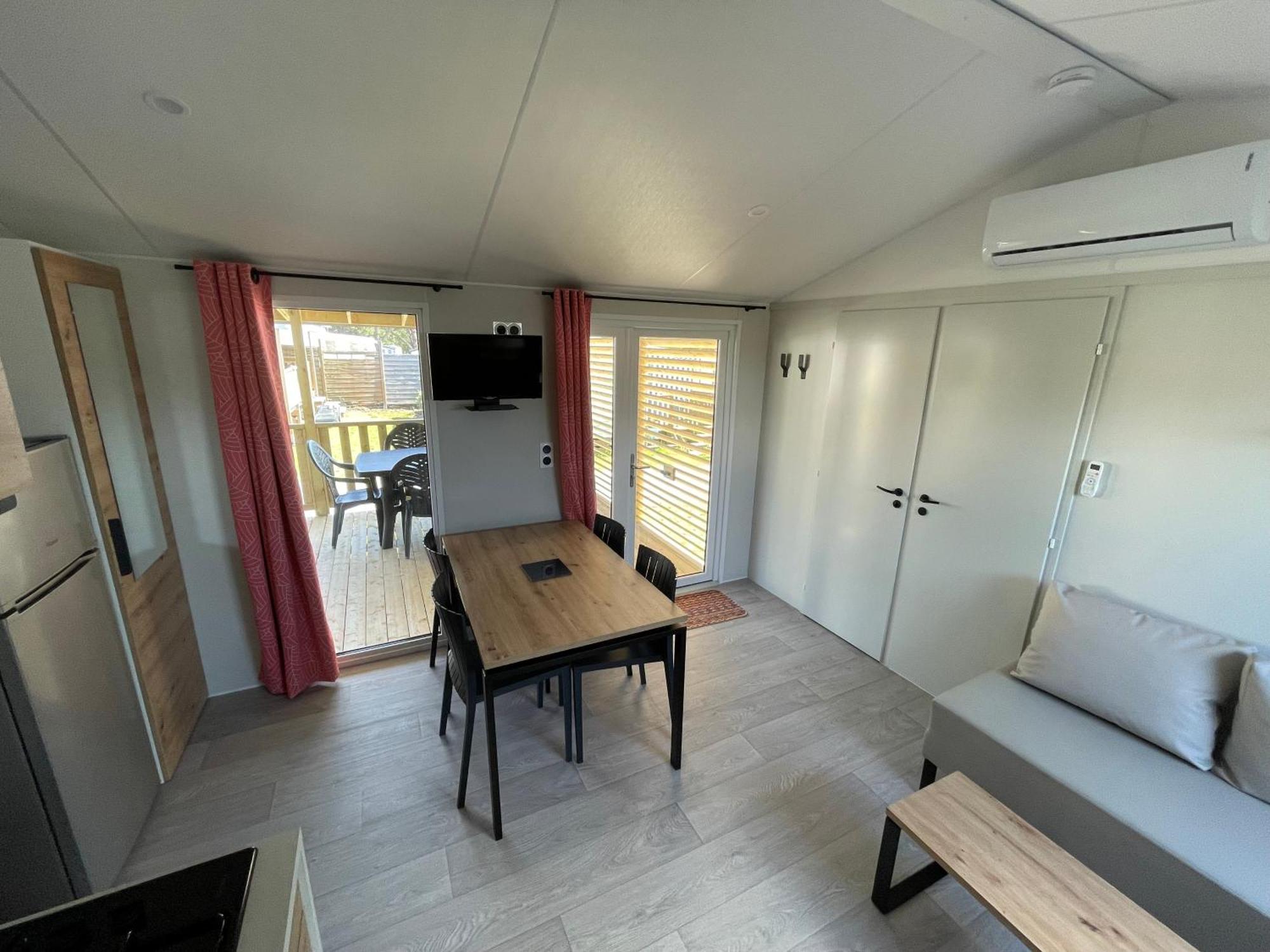 Camping Les Brillas Les Moutiers Exterior photo